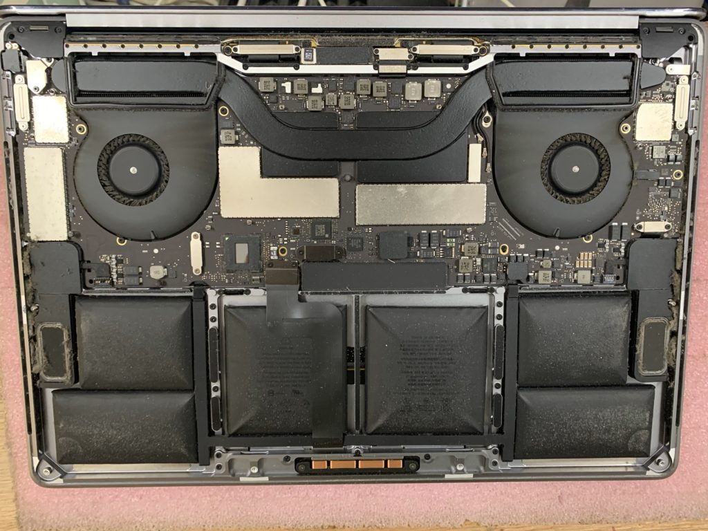 MacBook Pro (15-inch, 2016 – A1707) – limpeza interna – Pratik