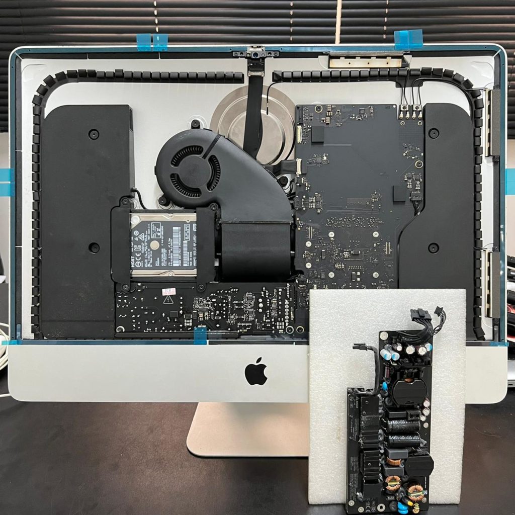 iMac (21,5-inch, Late 2015 – A1418) – substituição de fonte – Pratik